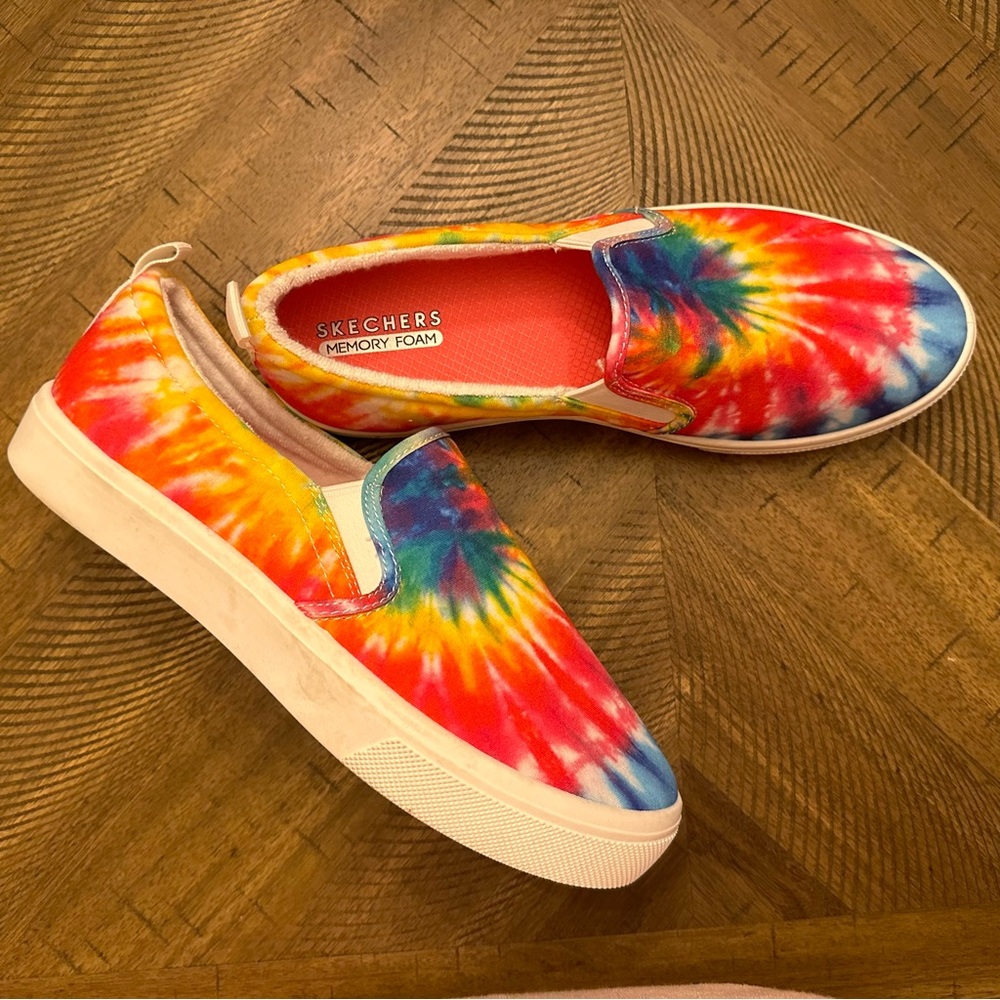NWOT Sketchers Tie-Dye Slip On Sneakers